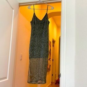 Medium Silver and black maxi dress. Fits true to size. Perfect condition!